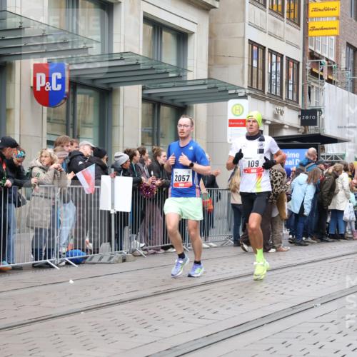 05.10.2025 - 20. swb-Marathon Bremen Strokosch-Dieckow http://msf.ph/oto/9296757 05.10.2025 13:04:25 Ziel 109, 577, 819, 1265, 2057, 2188, 4966, 6463, 7176, 109, 577, 819, 1265, 2057, 2188, 4966, 6463, 7176 meine-sportfotos.de