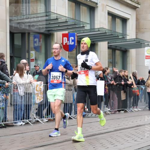 05.10.2025 - 20. swb-Marathon Bremen Strokosch-Dieckow http://msf.ph/oto/9296761 05.10.2025 13:04:26 Ziel 109, 577, 819, 1265, 2057, 2188, 4966, 6463, 7176, 109, 577, 819, 1265, 2057, 2188, 4966, 6463, 7176 meine-sportfotos.de