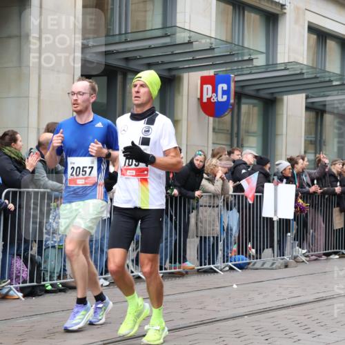 05.10.2025 - 20. swb-Marathon Bremen Strokosch-Dieckow http://msf.ph/oto/9296763 05.10.2025 13:04:27 Ziel 109, 577, 819, 1265, 2057, 2188, 4966, 6463, 7176, 109, 577, 819, 1265, 2057, 2188, 4966, 6463, 7176 meine-sportfotos.de