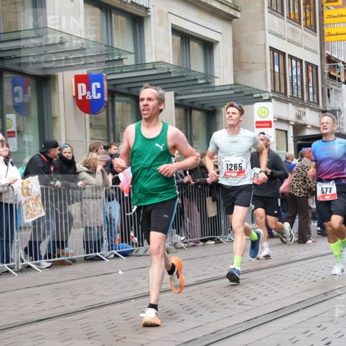 05.10.2025 - 20. swb-Marathon Bremen Strokosch-Dieckow http://msf.ph/oto/9296765 05.10.2025 13:04:28 Ziel 109, 577, 819, 1265, 2057, 2188, 4966, 6463, 7176, 109, 577, 819, 1265, 2057, 2188, 4966, 6463, 7176 meine-sportfotos.de