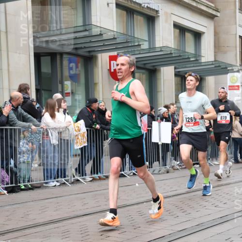 05.10.2025 - 20. swb-Marathon Bremen Strokosch-Dieckow http://msf.ph/oto/9296766 05.10.2025 13:04:28 Ziel 109, 577, 819, 1265, 2057, 2188, 4966, 6463, 7176, 109, 577, 819, 1265, 2057, 2188, 4966, 6463, 7176 meine-sportfotos.de