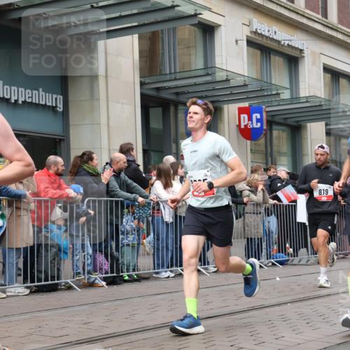 05.10.2025 - 20. swb-Marathon Bremen Strokosch-Dieckow http://msf.ph/oto/9296769 05.10.2025 13:04:29 Ziel 109, 577, 819, 1265, 2057, 2188, 4966, 6463, 7176, 109, 577, 819, 1265, 2057, 2188, 4966, 6463, 7176 meine-sportfotos.de