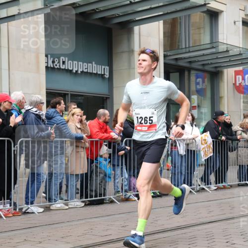 05.10.2025 - 20. swb-Marathon Bremen Strokosch-Dieckow http://msf.ph/oto/9296770 05.10.2025 13:04:29 Ziel 109, 577, 819, 1265, 2057, 2188, 4966, 6463, 7176, 109, 577, 819, 1265, 2057, 2188, 4966, 6463, 7176 meine-sportfotos.de