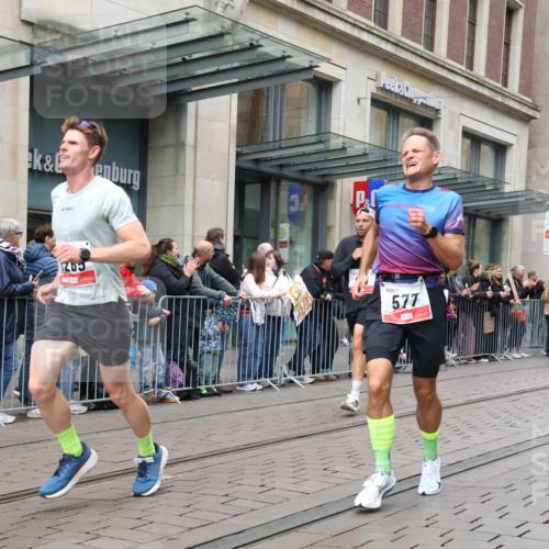 05.10.2025 - 20. swb-Marathon Bremen Strokosch-Dieckow http://msf.ph/oto/9296771 05.10.2025 13:04:29 Ziel 109, 577, 819, 1265, 2057, 2188, 4966, 6463, 7176, 109, 577, 819, 1265, 2057, 2188, 4966, 6463, 7176 meine-sportfotos.de