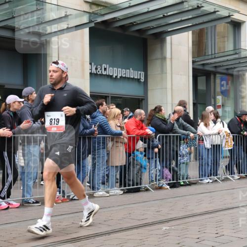 05.10.2025 - 20. swb-Marathon Bremen Strokosch-Dieckow http://msf.ph/oto/9296776 05.10.2025 13:04:31 Ziel 109, 577, 819, 1123, 1265, 2057, 2188, 4966, 6463, 8729, 109, 577, 819, 1123, 1265, 2057, 2188, 4966, 6463, 8729 meine-sportfotos.de