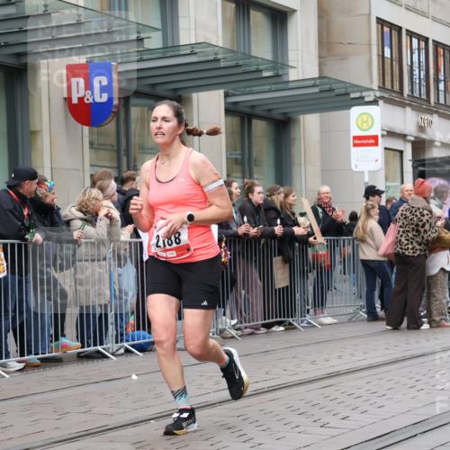 05.10.2025 - 20. swb-Marathon Bremen Strokosch-Dieckow http://msf.ph/oto/9296779 05.10.2025 13:04:33 Ziel 109, 548, 577, 685, 819, 1123, 1265, 1631, 2057, 2188, 4966, 6463, 8729, 109, 548, 577, 685, 819, 1123, 1265, 1631, 2057, 2188, 4966, 6463, 8729 meine-sportfotos.de