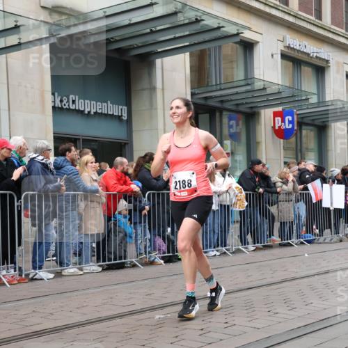05.10.2025 - 20. swb-Marathon Bremen Strokosch-Dieckow http://msf.ph/oto/9296781 05.10.2025 13:04:34 Ziel 109, 548, 577, 685, 819, 1123, 1196, 1265, 1631, 2057, 2188, 4966, 6463, 8729, 109, 548, 577, 685, 819, 1123, 1196, 1265, 1631, 2057, 2188, 4966, 6463, 8729 meine-sportfotos.de