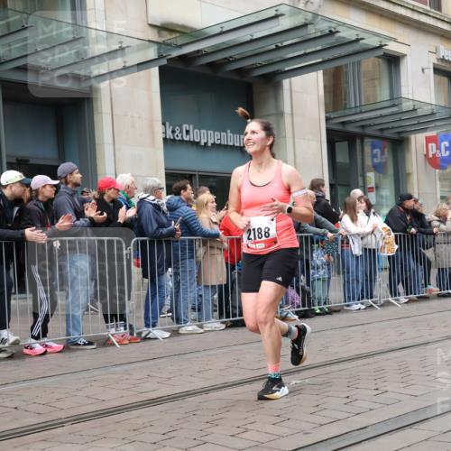 05.10.2025 - 20. swb-Marathon Bremen Strokosch-Dieckow http://msf.ph/oto/9296782 05.10.2025 13:04:34 Ziel 109, 548, 577, 685, 819, 1123, 1196, 1265, 1631, 2057, 2188, 4966, 6463, 8729, 109, 548, 577, 685, 819, 1123, 1196, 1265, 1631, 2057, 2188, 4966, 6463, 8729 meine-sportfotos.de