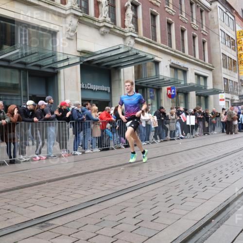 05.10.2025 - 20. swb-Marathon Bremen Strokosch-Dieckow http://msf.ph/oto/9296784 05.10.2025 13:04:36 Ziel 109, 548, 685, 819, 1123, 1196, 1631, 2057, 2188, 6463, 8729, 109, 548, 685, 819, 1123, 1196, 1631, 2057, 2188, 6463, 8729 meine-sportfotos.de
