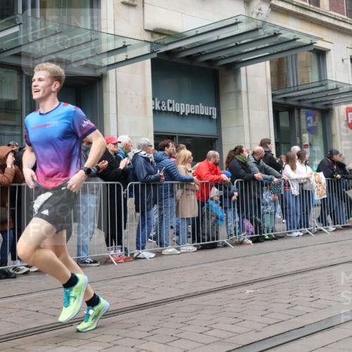05.10.2025 - 20. swb-Marathon Bremen Strokosch-Dieckow http://msf.ph/oto/9296786 05.10.2025 13:04:36 Ziel 109, 548, 685, 819, 1123, 1196, 1631, 2057, 2188, 6463, 8729, 109, 548, 685, 819, 1123, 1196, 1631, 2057, 2188, 6463, 8729 meine-sportfotos.de
