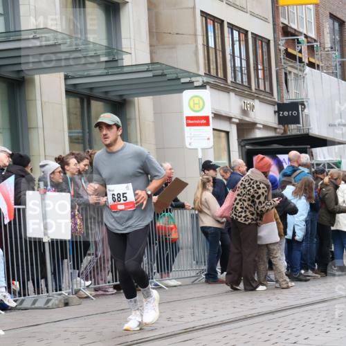 05.10.2025 - 20. swb-Marathon Bremen Strokosch-Dieckow http://msf.ph/oto/9296787 05.10.2025 13:04:40 Ziel 548, 685, 819, 917, 1123, 1196, 1631, 2057, 2188, 6463, 8729, 548, 685, 819, 917, 1123, 1196, 1631, 2057, 2188, 6463, 8729 meine-sportfotos.de