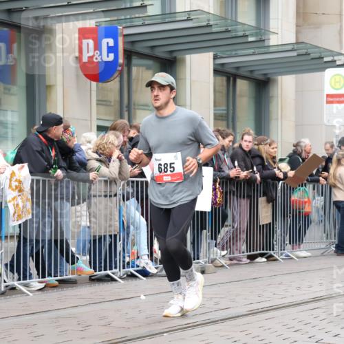 05.10.2025 - 20. swb-Marathon Bremen Strokosch-Dieckow http://msf.ph/oto/9296789 05.10.2025 13:04:41 Ziel 548, 685, 819, 917, 1123, 1196, 1631, 2188, 6463, 8729, 548, 685, 819, 917, 1123, 1196, 1631, 2188, 6463, 8729 meine-sportfotos.de