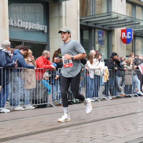 05.10.2025 - 20. swb-Marathon Bremen Strokosch-Dieckow http://msf.ph/oto/9296793 05.10.2025 13:04:42 Ziel 548, 685, 819, 917, 1123, 1196, 1631, 2188, 8729, 548, 685, 819, 917, 1123, 1196, 1631, 2188, 8729 meine-sportfotos.de