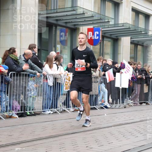 05.10.2025 - 20. swb-Marathon Bremen Strokosch-Dieckow http://msf.ph/oto/9296798 05.10.2025 13:04:45 Ziel 236, 548, 685, 917, 1123, 1196, 1631, 4291, 5103, 8729, 236, 548, 685, 917, 1123, 1196, 1631, 4291, 5103, 8729 meine-sportfotos.de