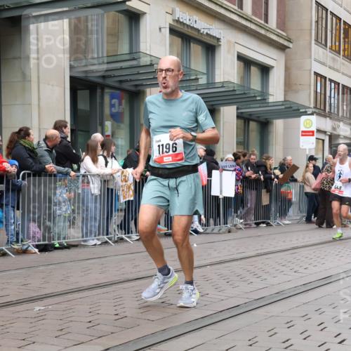 05.10.2025 - 20. swb-Marathon Bremen Strokosch-Dieckow http://msf.ph/oto/9296802 05.10.2025 13:04:47 Ziel 236, 548, 685, 917, 1123, 1196, 1607, 1631, 4291, 5103, 7987, 8729, 236, 548, 685, 917, 1123, 1196, 1607, 1631, 4291, 5103, 7987, 8729 meine-sportfotos.de