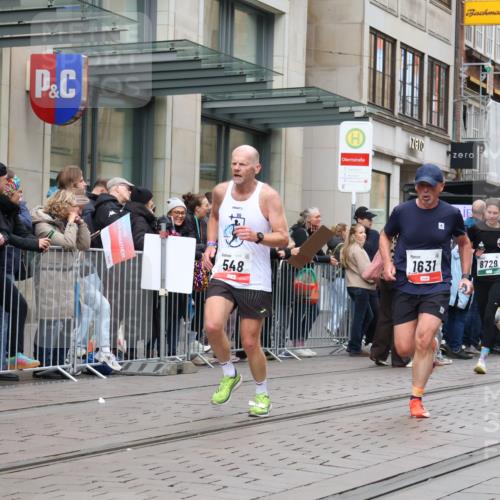 05.10.2025 - 20. swb-Marathon Bremen Strokosch-Dieckow http://msf.ph/oto/9296804 05.10.2025 13:04:48 Ziel 236, 548, 685, 917, 1123, 1196, 1607, 1631, 4291, 5103, 7987, 8729, 9114, 236, 548, 685, 917, 1123, 1196, 1607, 1631, 4291, 5103, 7987, 8729, 9114 meine-sportfotos.de