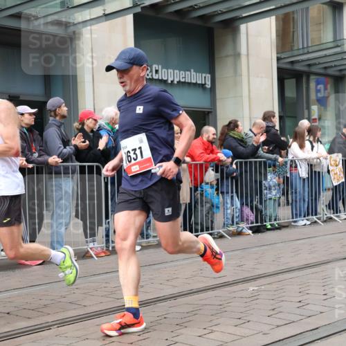 05.10.2025 - 20. swb-Marathon Bremen Strokosch-Dieckow http://msf.ph/oto/9296811 05.10.2025 13:04:50 Ziel 236, 548, 685, 917, 1123, 1196, 1607, 1631, 4291, 5103, 5264, 7987, 8729, 9114, 236, 548, 685, 917, 1123, 1196, 1607, 1631, 4291, 5103, 5264, 7987, 8729, 9114 meine-sportfotos.de
