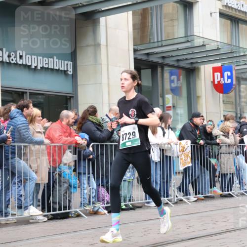 05.10.2025 - 20. swb-Marathon Bremen Strokosch-Dieckow http://msf.ph/oto/9296812 05.10.2025 13:04:51 Ziel 236, 548, 685, 917, 1123, 1196, 1607, 1631, 2092, 4291, 5103, 5264, 7831, 7987, 8729, 9114, 236, 548, 685, 917, 1123, 1196, 1607, 1631, 2092, 4291, 5103, 5264, 7831, 7987, 8729, 9114 meine-sportfotos.de