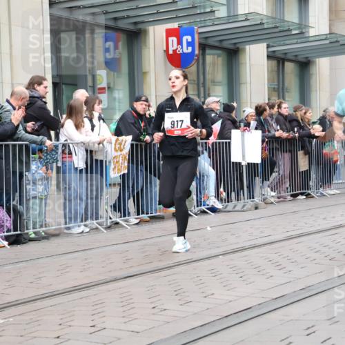 05.10.2025 - 20. swb-Marathon Bremen Strokosch-Dieckow http://msf.ph/oto/9296814 05.10.2025 13:04:57 Ziel 236, 548, 685, 907, 917, 1196, 1607, 1631, 1641, 2092, 2974, 2990, 3819, 4291, 4313, 5103, 5264, 7831, 7987, 8507, 9114, 236, 548, 685, 907, 917, 1196, 1607, 1631, 1641, 2092, 2974, 2990, 3819, 4291, 4313, 5103, 5264, 7831, 7987, 8507, 9114 meine-sportfotos.de