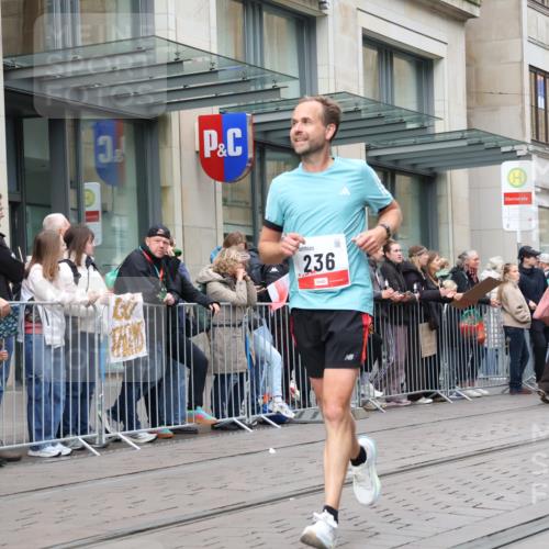 05.10.2025 - 20. swb-Marathon Bremen Strokosch-Dieckow http://msf.ph/oto/9296816 05.10.2025 13:04:58 Ziel 236, 907, 917, 1196, 1607, 1641, 2092, 2360, 2974, 2990, 3819, 4291, 4313, 5103, 5264, 7831, 7987, 8507, 9114, 236, 907, 917, 1196, 1607, 1641, 2092, 2360, 2974, 2990, 3819, 4291, 4313, 5103, 5264, 7831, 7987, 8507, 9114 meine-sportfotos.de