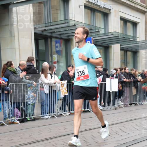 05.10.2025 - 20. swb-Marathon Bremen Strokosch-Dieckow http://msf.ph/oto/9296817 05.10.2025 13:04:58 Ziel 236, 907, 917, 1196, 1607, 1641, 2092, 2360, 2974, 2990, 3819, 4291, 4313, 5103, 5264, 7831, 7987, 8507, 9114, 236, 907, 917, 1196, 1607, 1641, 2092, 2360, 2974, 2990, 3819, 4291, 4313, 5103, 5264, 7831, 7987, 8507, 9114 meine-sportfotos.de