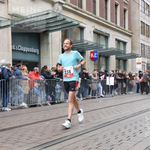 05.10.2025 - 20. swb-Marathon Bremen Strokosch-Dieckow http://msf.ph/oto/9296818 05.10.2025 13:04:58 Ziel 236, 907, 917, 1196, 1607, 1641, 2092, 2360, 2974, 2990, 3819, 4291, 4313, 5103, 5264, 7831, 7987, 8507, 9114, 236, 907, 917, 1196, 1607, 1641, 2092, 2360, 2974, 2990, 3819, 4291, 4313, 5103, 5264, 7831, 7987, 8507, 9114 meine-sportfotos.de