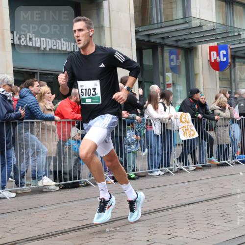 05.10.2025 - 20. swb-Marathon Bremen Strokosch-Dieckow http://msf.ph/oto/9296824 05.10.2025 13:05:06 Ziel 236, 907, 1607, 1641, 2092, 2249, 2360, 2974, 2990, 3819, 4291, 4313, 5103, 5264, 6251, 7831, 7987, 8507, 8923, 9114, 236, 907, 1607, 1641, 2092, 2249, 2360, 2974, 2990, 3819, 4291, 4313, 5103, 5264, 6251, 7831, 7987, 8507, 8923, 9114 meine-sportfotos.de