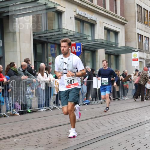 05.10.2025 - 20. swb-Marathon Bremen Strokosch-Dieckow http://msf.ph/oto/9296826 05.10.2025 13:05:07 Ziel 236, 907, 1607, 1641, 2092, 2249, 2360, 2974, 2990, 3819, 4291, 4313, 5103, 5264, 6251, 7831, 7987, 8507, 8923, 9114, 236, 907, 1607, 1641, 2092, 2249, 2360, 2974, 2990, 3819, 4291, 4313, 5103, 5264, 6251, 7831, 7987, 8507, 8923, 9114 meine-sportfotos.de