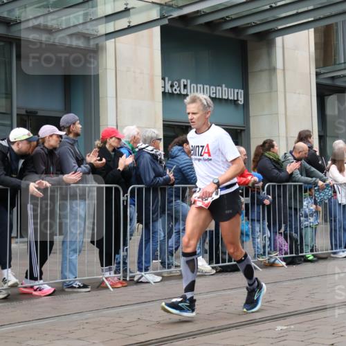05.10.2025 - 20. swb-Marathon Bremen Strokosch-Dieckow http://msf.ph/oto/9296837 05.10.2025 13:05:11 Ziel 907, 1307, 1607, 1641, 2092, 2249, 2360, 2974, 2988, 2990, 3819, 4255, 4313, 5264, 6251, 7831, 7987, 8507, 8923, 9114, 907, 1307, 1607, 1641, 2092, 2249, 2360, 2974, 2988, 2990, 3819, 4255, 4313, 5264, 6251, 7831, 7987, 8507, 8923, 9114 meine-sportfotos.de