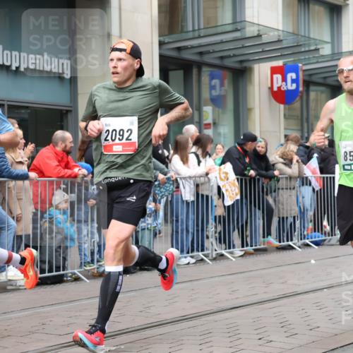 05.10.2025 - 20. swb-Marathon Bremen Strokosch-Dieckow http://msf.ph/oto/9296843 05.10.2025 13:05:12 Ziel 907, 1307, 1607, 1641, 2092, 2249, 2360, 2974, 2988, 2990, 3819, 4255, 4313, 4353, 5264, 6251, 7831, 7987, 8507, 8923, 9114, 907, 1307, 1607, 1641, 2092, 2249, 2360, 2974, 2988, 2990, 3819, 4255, 4313, 4353, 5264, 6251, 7831, 7987, 8507, 8923, 9114 meine-sportfotos.de