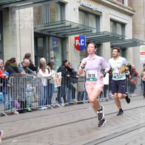 05.10.2025 - 20. swb-Marathon Bremen Strokosch-Dieckow http://msf.ph/oto/9296849 05.10.2025 13:05:15 Ziel 609, 907, 1307, 1641, 2092, 2249, 2360, 2974, 2988, 2990, 3819, 4255, 4313, 4353, 4962, 5264, 5599, 6251, 7831, 8507, 8923, 609, 907, 1307, 1641, 2092, 2249, 2360, 2974, 2988, 2990, 3819, 4255, 4313, 4353, 4962, 5264, 5599, 6251, 7831, 8507, 8923 meine-sportfotos.de