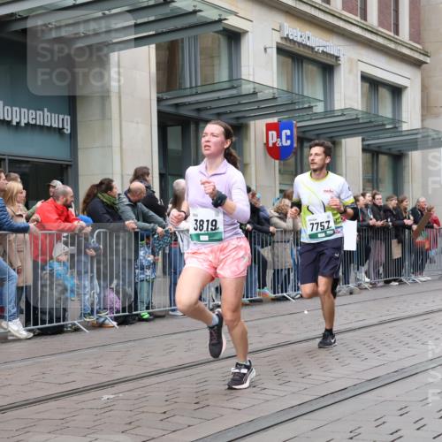 05.10.2025 - 20. swb-Marathon Bremen Strokosch-Dieckow http://msf.ph/oto/9296850 05.10.2025 13:05:16 Ziel 609, 907, 1307, 1641, 2013, 2092, 2249, 2360, 2974, 2988, 2990, 3819, 4255, 4313, 4353, 4962, 5599, 6251, 7831, 8507, 8923, 609, 907, 1307, 1641, 2013, 2092, 2249, 2360, 2974, 2988, 2990, 3819, 4255, 4313, 4353, 4962, 5599, 6251, 7831, 8507, 8923 meine-sportfotos.de