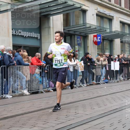 05.10.2025 - 20. swb-Marathon Bremen Strokosch-Dieckow http://msf.ph/oto/9296852 05.10.2025 13:05:16 Ziel 609, 907, 1307, 1641, 2013, 2092, 2249, 2360, 2974, 2988, 2990, 3819, 4255, 4313, 4353, 4962, 5599, 6251, 7831, 8507, 8923, 609, 907, 1307, 1641, 2013, 2092, 2249, 2360, 2974, 2988, 2990, 3819, 4255, 4313, 4353, 4962, 5599, 6251, 7831, 8507, 8923 meine-sportfotos.de