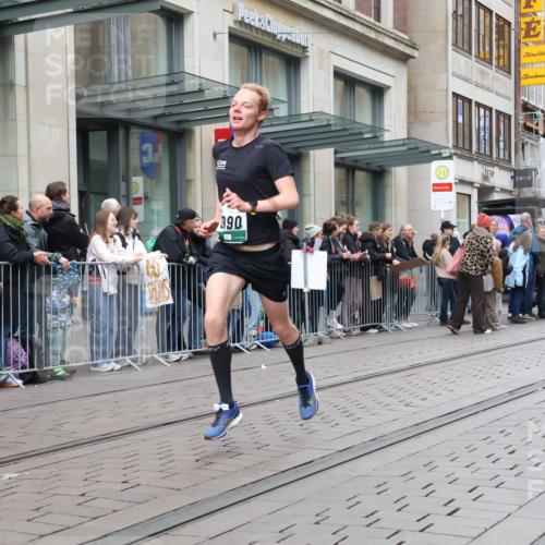 05.10.2025 - 20. swb-Marathon Bremen Strokosch-Dieckow http://msf.ph/oto/9296860 05.10.2025 13:05:20 Ziel 609, 852, 1307, 1641, 1790, 2013, 2249, 2360, 2988, 2990, 4255, 4353, 4962, 5599, 6251, 8923, 609, 852, 1307, 1641, 1790, 2013, 2249, 2360, 2988, 2990, 4255, 4353, 4962, 5599, 6251, 8923 meine-sportfotos.de