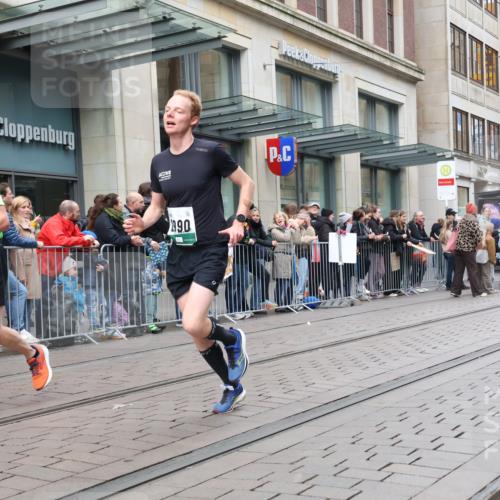 05.10.2025 - 20. swb-Marathon Bremen Strokosch-Dieckow http://msf.ph/oto/9296861 05.10.2025 13:05:20 Ziel 609, 852, 1307, 1641, 1790, 2013, 2249, 2360, 2988, 2990, 4255, 4353, 4962, 5599, 6251, 8923, 609, 852, 1307, 1641, 1790, 2013, 2249, 2360, 2988, 2990, 4255, 4353, 4962, 5599, 6251, 8923 meine-sportfotos.de