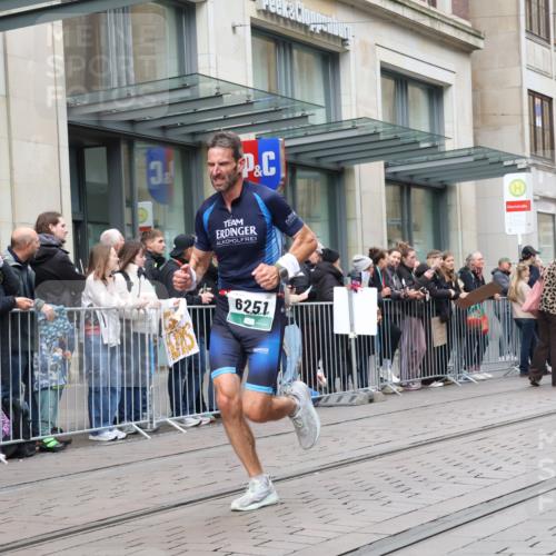 05.10.2025 - 20. swb-Marathon Bremen Strokosch-Dieckow http://msf.ph/oto/9296863 05.10.2025 13:05:25 Ziel 609, 642, 852, 1307, 1790, 2013, 2249, 2872, 2988, 4255, 4353, 4962, 5599, 6251, 8244, 8897, 8923, 609, 642, 852, 1307, 1790, 2013, 2249, 2872, 2988, 4255, 4353, 4962, 5599, 6251, 8244, 8897, 8923 meine-sportfotos.de
