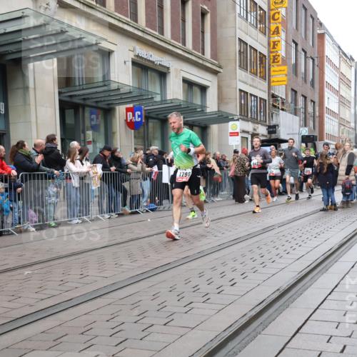 05.10.2025 - 20. swb-Marathon Bremen Strokosch-Dieckow http://msf.ph/oto/9296875 05.10.2025 13:05:34 Ziel 609, 642, 852, 1307, 1790, 2013, 2872, 2988, 4255, 4353, 4962, 5599, 6431, 7492, 7647, 8244, 8897, 609, 642, 852, 1307, 1790, 2013, 2872, 2988, 4255, 4353, 4962, 5599, 6431, 7492, 7647, 8244, 8897 meine-sportfotos.de