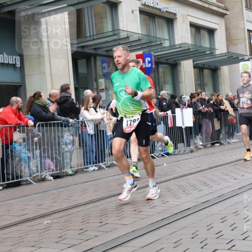 05.10.2025 - 20. swb-Marathon Bremen Strokosch-Dieckow http://msf.ph/oto/9296876 05.10.2025 13:05:35 Ziel 609, 642, 852, 1790, 2013, 2872, 2988, 4255, 4353, 4962, 5599, 6431, 7492, 7647, 8244, 8897, 8907, 609, 642, 852, 1790, 2013, 2872, 2988, 4255, 4353, 4962, 5599, 6431, 7492, 7647, 8244, 8897, 8907 meine-sportfotos.de