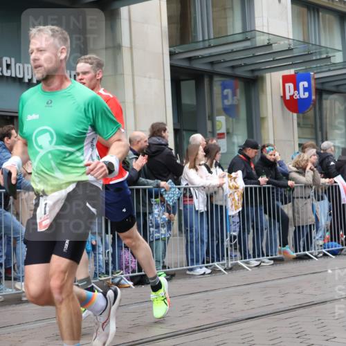 05.10.2025 - 20. swb-Marathon Bremen Strokosch-Dieckow http://msf.ph/oto/9296878 05.10.2025 13:05:35 Ziel 609, 642, 852, 1790, 2013, 2872, 2988, 4255, 4353, 4962, 5599, 6431, 7492, 7647, 8244, 8897, 8907, 609, 642, 852, 1790, 2013, 2872, 2988, 4255, 4353, 4962, 5599, 6431, 7492, 7647, 8244, 8897, 8907 meine-sportfotos.de