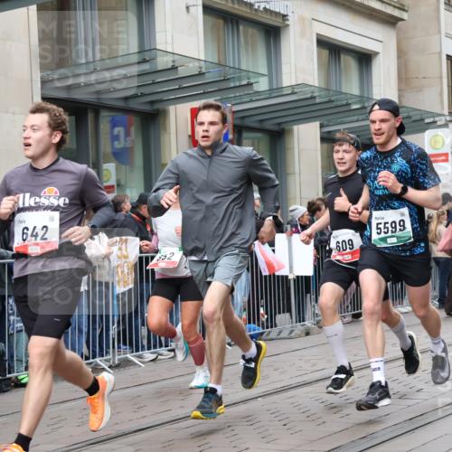 05.10.2025 - 20. swb-Marathon Bremen Strokosch-Dieckow http://msf.ph/oto/9296881 05.10.2025 13:05:37 Ziel 609, 642, 852, 1790, 2013, 2872, 4353, 4962, 5599, 6431, 7492, 7647, 8244, 8897, 8907, 609, 642, 852, 1790, 2013, 2872, 4353, 4962, 5599, 6431, 7492, 7647, 8244, 8897, 8907 meine-sportfotos.de