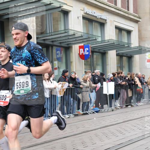 05.10.2025 - 20. swb-Marathon Bremen Strokosch-Dieckow http://msf.ph/oto/9296884 05.10.2025 13:05:37 Ziel 609, 642, 852, 1790, 2013, 2872, 4353, 4962, 5599, 6431, 7492, 7647, 8244, 8897, 8907, 609, 642, 852, 1790, 2013, 2872, 4353, 4962, 5599, 6431, 7492, 7647, 8244, 8897, 8907 meine-sportfotos.de