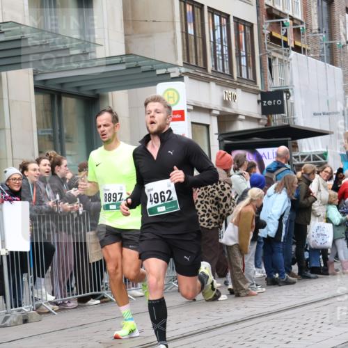 05.10.2025 - 20. swb-Marathon Bremen Strokosch-Dieckow http://msf.ph/oto/9296886 05.10.2025 13:05:40 Ziel 609, 642, 852, 1790, 2013, 2872, 4962, 5599, 6431, 6877, 7492, 7647, 8244, 8897, 8907, 609, 642, 852, 1790, 2013, 2872, 4962, 5599, 6431, 6877, 7492, 7647, 8244, 8897, 8907 meine-sportfotos.de