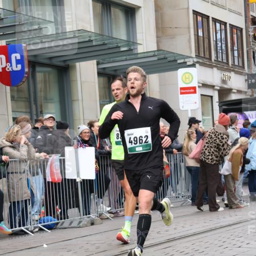 05.10.2025 - 20. swb-Marathon Bremen Strokosch-Dieckow http://msf.ph/oto/9296887 05.10.2025 13:05:40 Ziel 609, 642, 852, 1790, 2013, 2872, 4962, 5599, 6431, 6877, 7492, 7647, 8244, 8897, 8907, 609, 642, 852, 1790, 2013, 2872, 4962, 5599, 6431, 6877, 7492, 7647, 8244, 8897, 8907 meine-sportfotos.de