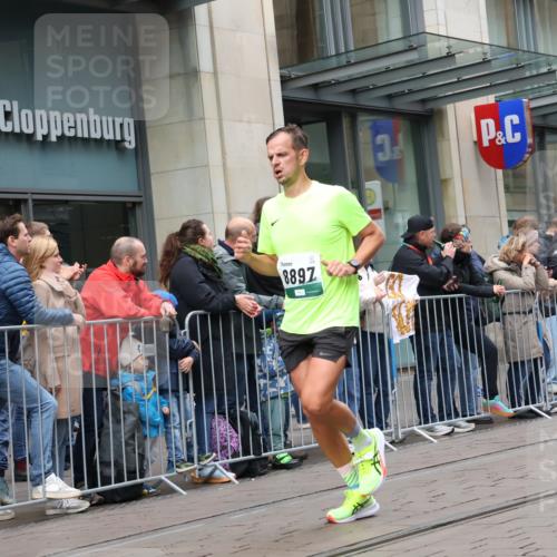 05.10.2025 - 20. swb-Marathon Bremen Strokosch-Dieckow http://msf.ph/oto/9296891 05.10.2025 13:05:41 Ziel 642, 852, 1790, 2013, 2872, 6431, 6877, 7492, 7647, 8244, 8897, 8907, 642, 852, 1790, 2013, 2872, 6431, 6877, 7492, 7647, 8244, 8897, 8907 meine-sportfotos.de