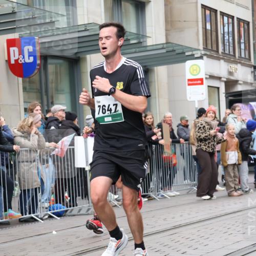 05.10.2025 - 20. swb-Marathon Bremen Strokosch-Dieckow http://msf.ph/oto/9296893 05.10.2025 13:05:44 Ziel 642, 2872, 6431, 6632, 6877, 7492, 7647, 8244, 8630, 8897, 8907, 642, 2872, 6431, 6632, 6877, 7492, 7647, 8244, 8630, 8897, 8907 meine-sportfotos.de