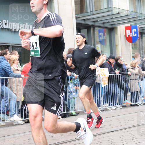 05.10.2025 - 20. swb-Marathon Bremen Strokosch-Dieckow http://msf.ph/oto/9296895 05.10.2025 13:05:45 Ziel 642, 2872, 6431, 6632, 6877, 7492, 7647, 8244, 8630, 8897, 8907, 642, 2872, 6431, 6632, 6877, 7492, 7647, 8244, 8630, 8897, 8907 meine-sportfotos.de