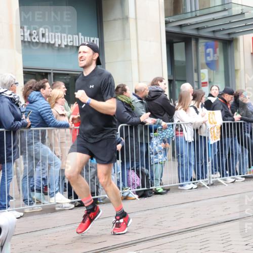 05.10.2025 - 20. swb-Marathon Bremen Strokosch-Dieckow http://msf.ph/oto/9296896 05.10.2025 13:05:46 Ziel 642, 2872, 6431, 6632, 6877, 7492, 7647, 8244, 8630, 8897, 8907, 642, 2872, 6431, 6632, 6877, 7492, 7647, 8244, 8630, 8897, 8907 meine-sportfotos.de