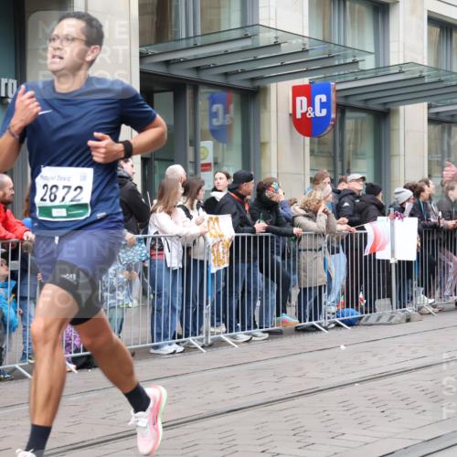 05.10.2025 - 20. swb-Marathon Bremen Strokosch-Dieckow http://msf.ph/oto/9296899 05.10.2025 13:05:47 Ziel 2872, 6431, 6632, 6877, 7492, 7647, 8244, 8630, 8897, 8907, 2872, 6431, 6632, 6877, 7492, 7647, 8244, 8630, 8897, 8907 meine-sportfotos.de