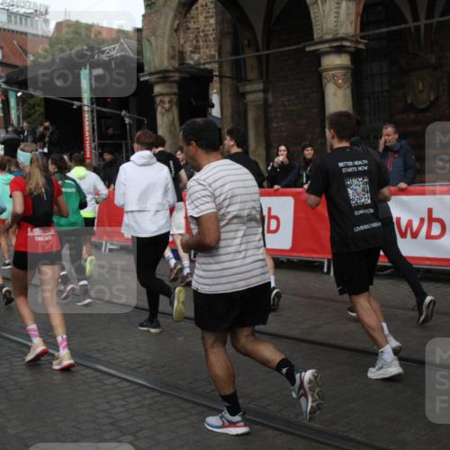 05.10.2025 - 20. swb-Marathon Bremen Yannick Fuchs http://msf.ph/oto/9306380 05.10.2025 11:40:19 Ziel  meine-sportfotos.de