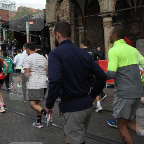 05.10.2025 - 20. swb-Marathon Bremen Yannick Fuchs http://msf.ph/oto/9306381 05.10.2025 11:40:19 Ziel  meine-sportfotos.de